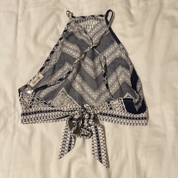 Geometric Crop Top with adjustable straps - Picture 3 of 4